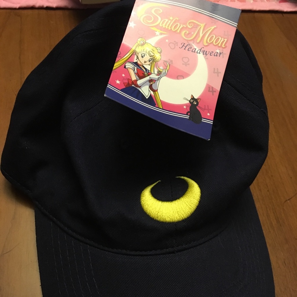 NWT sailor moon Luna hat